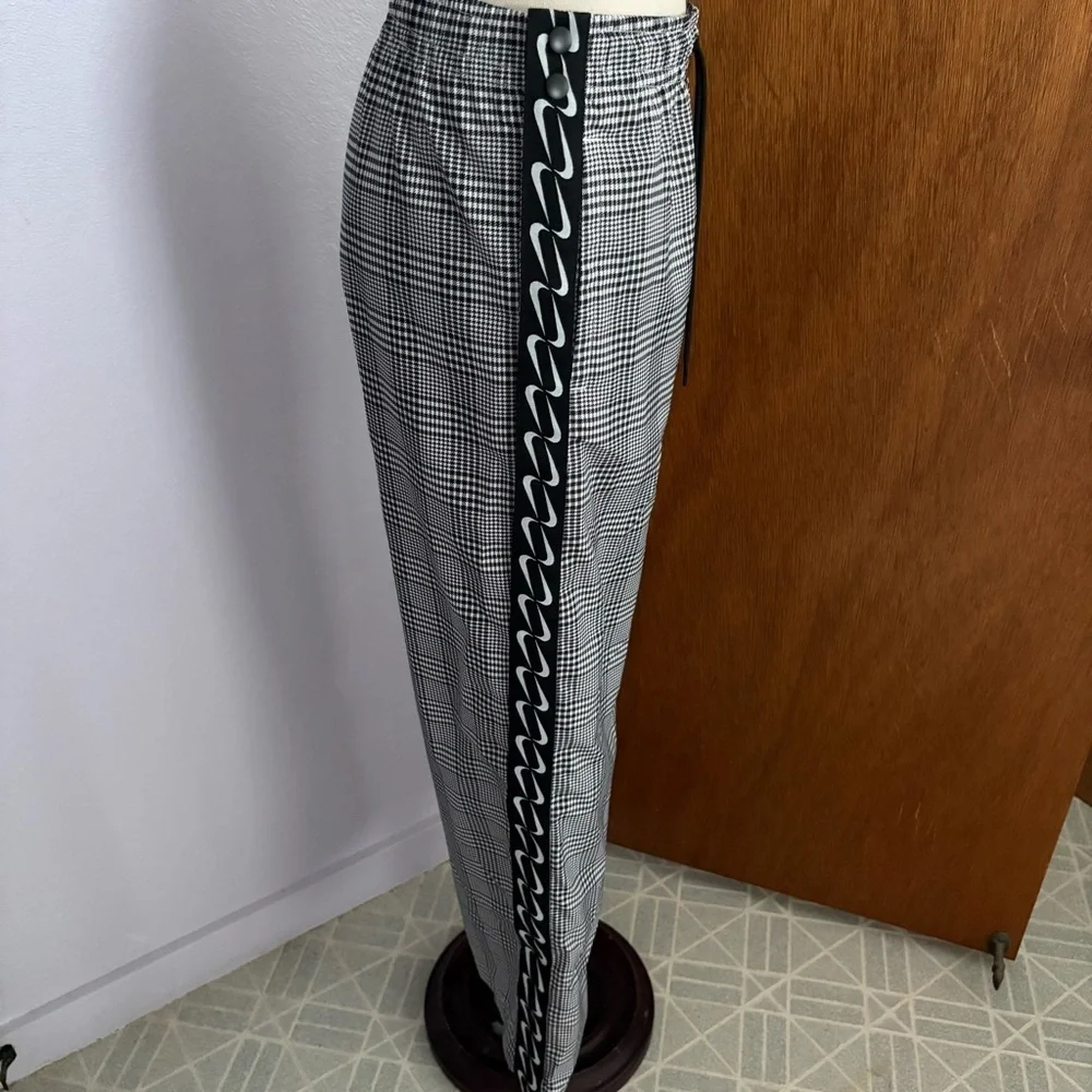NIKE sz XS Houndstooth Black White Gray Tearaway Pants CK0543